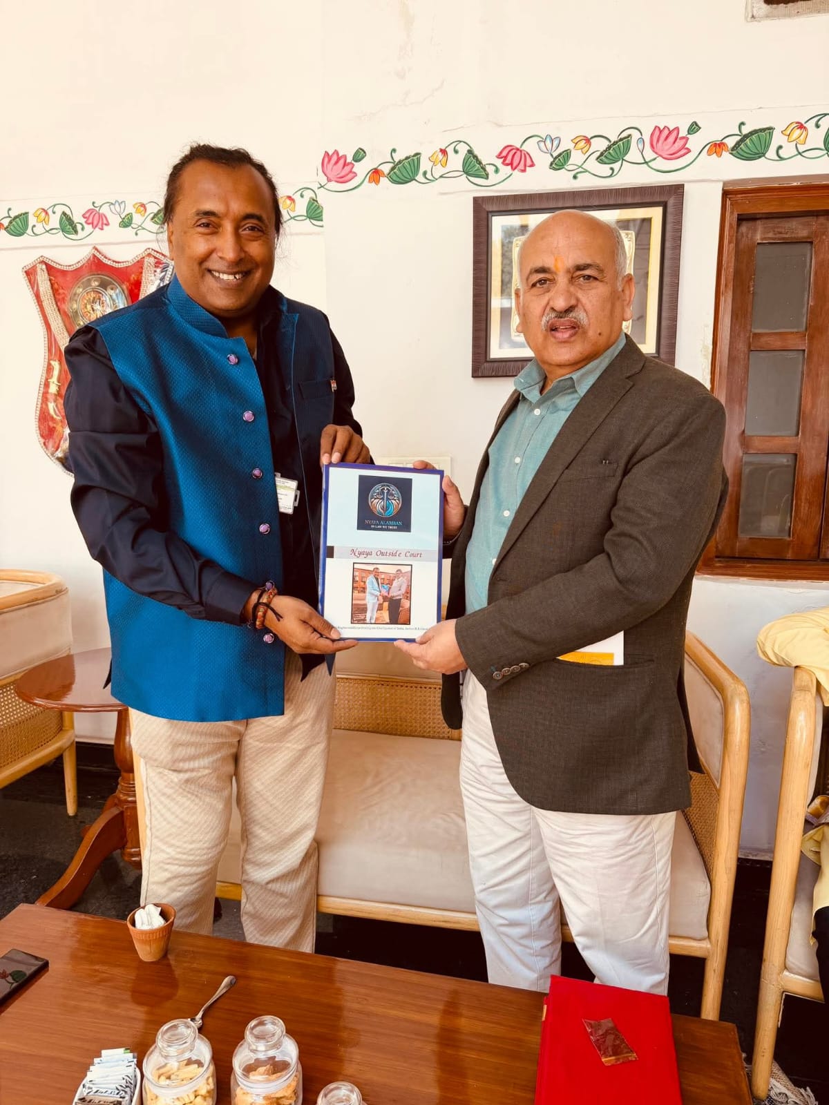 General Secretary of Nyaya Alamban Shri Raghavenddhiraa briefing Justice Pankaj Mittal,Judge in the Supreme Court of India about the organization.